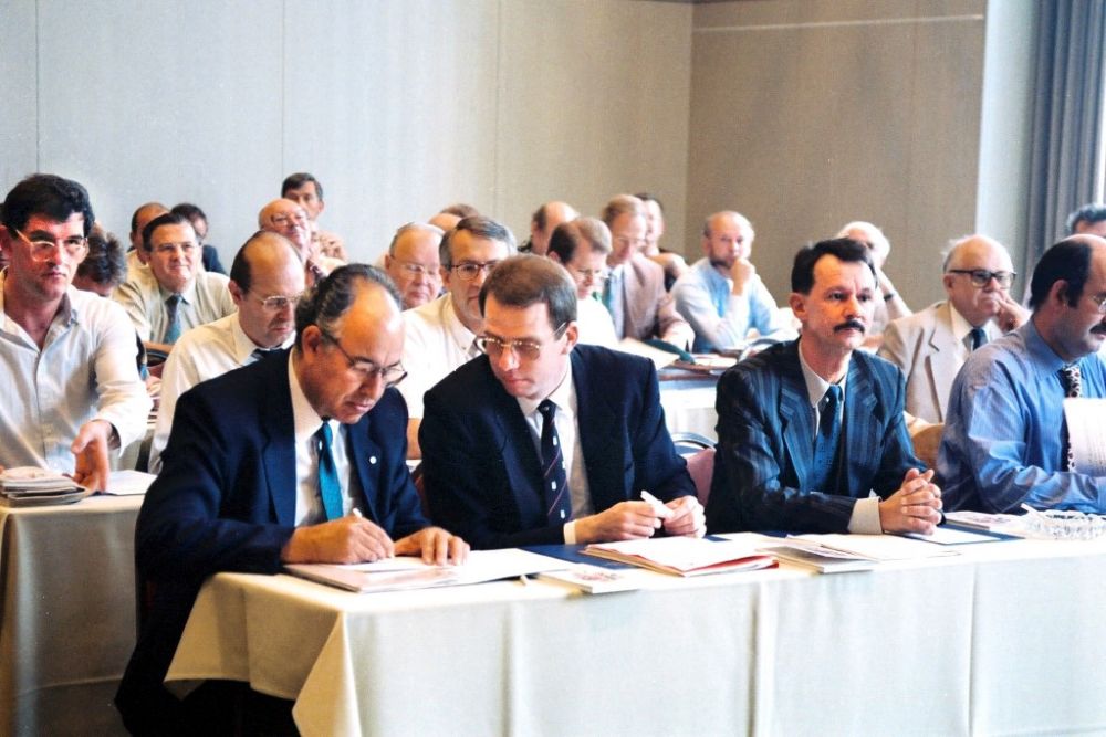 vorne von links: Michael Adler (BDPh), Hans-Joachim Schwanke (BDB), Carl-Heinz Schulz (APHV), Detlef Hilmer (APHV), November 1990.jpg